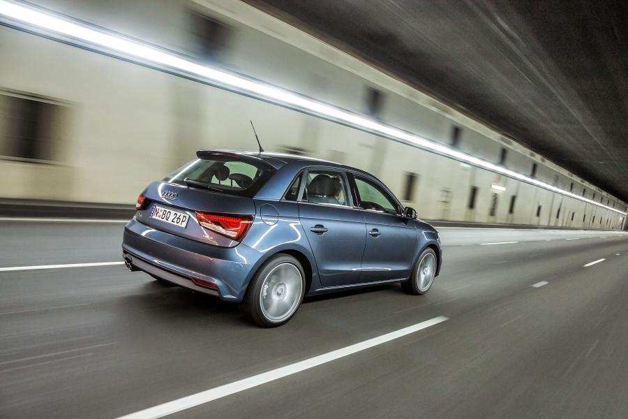  Audi A1 Sportback TFSI (8X) 2015 года  (AU) (фото 21 из 26)